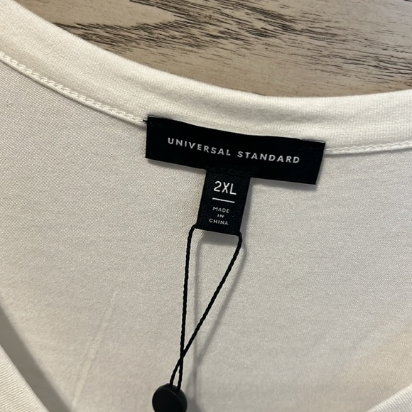 Women’s universal standard V-neck top 2xl - Picture 2 of 3